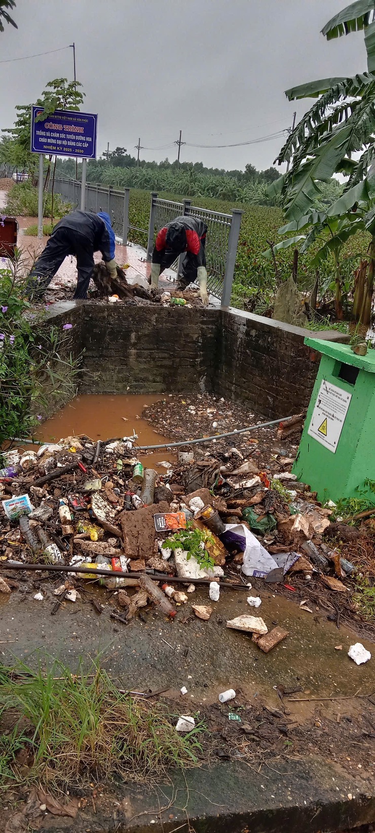 Xã Phúc Lộc ngăn chặn tình trạng xả rác thải tại hệ thống thủy lợi, kênh mương trên địa bàn- Ảnh 5.