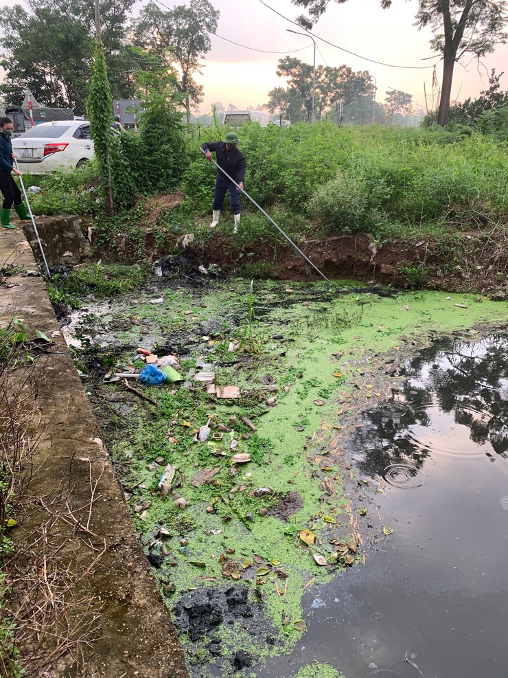 Xã Phúc Lộc ngăn chặn tình trạng xả rác thải tại hệ thống thủy lợi, kênh mương trên địa bàn- Ảnh 4.