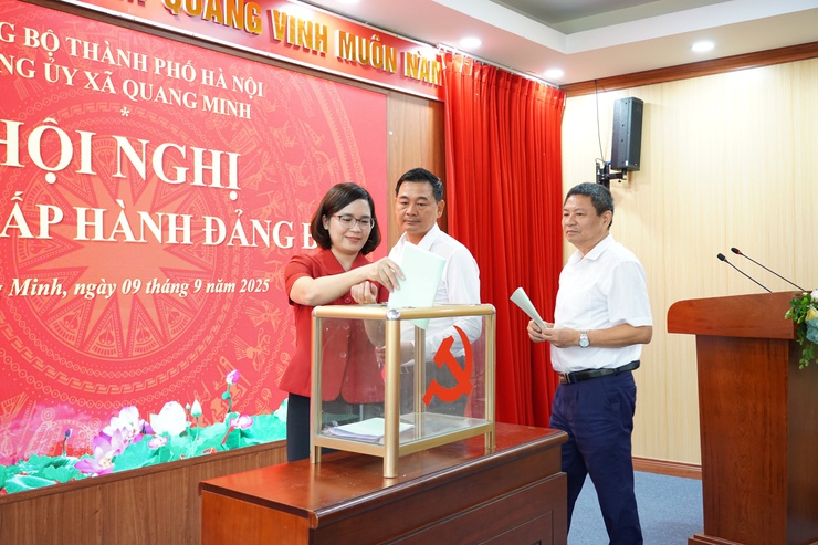 Đảng ủy xã Quang Minh thực hiện quy trình giới thiệu nhân sự tham gia Ban Thường vụ, Ban Chấp hành, Ủy viên Ủy ban Kiểm tra Đảng ủy nhiệm kỳ 2025-2030- Ảnh 2.