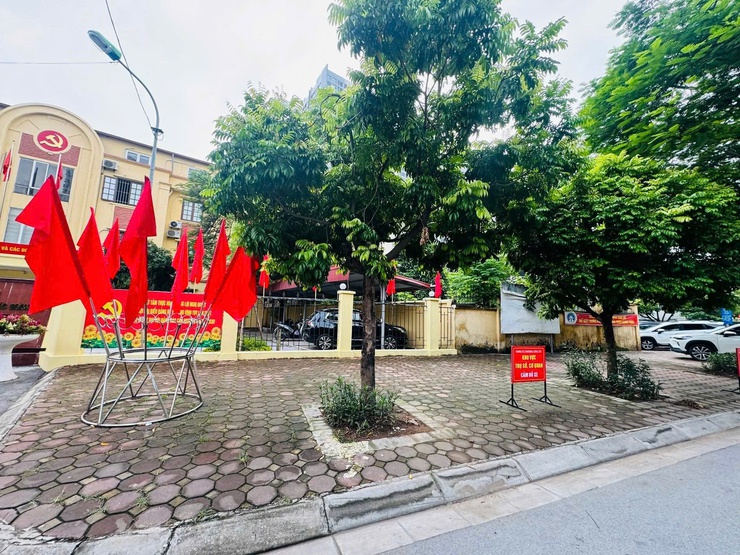 ĐOÀN TNCS HỒ CHÍ MINH PHƯỜNG VĨNH TUY RA QUÂN VỆ SINH MÔI TRƯỜNG CHÀO MỪNG ĐẠI HỘI ĐẠI BIỂU ĐẢNG BỘ PHƯỜNG VĨNH TUY LẦN THỨ NHẤT, NHIỆM KỲ 2025 - 2030.- Ảnh 5.