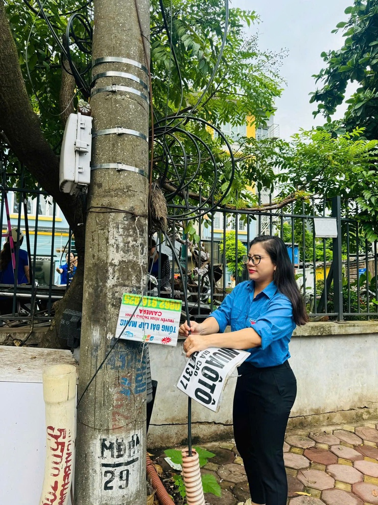 ĐOÀN TNCS HỒ CHÍ MINH PHƯỜNG VĨNH TUY RA QUÂN VỆ SINH MÔI TRƯỜNG CHÀO MỪNG ĐẠI HỘI ĐẠI BIỂU ĐẢNG BỘ PHƯỜNG VĨNH TUY LẦN THỨ NHẤT, NHIỆM KỲ 2025 - 2030.- Ảnh 4.