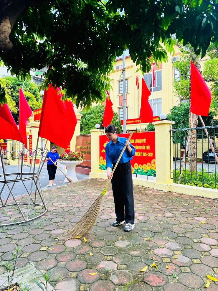 ĐOÀN TNCS HỒ CHÍ MINH PHƯỜNG VĨNH TUY RA QUÂN VỆ SINH MÔI TRƯỜNG CHÀO MỪNG ĐẠI HỘI ĐẠI BIỂU ĐẢNG BỘ PHƯỜNG VĨNH TUY LẦN THỨ NHẤT, NHIỆM KỲ 2025 - 2030.- Ảnh 3.