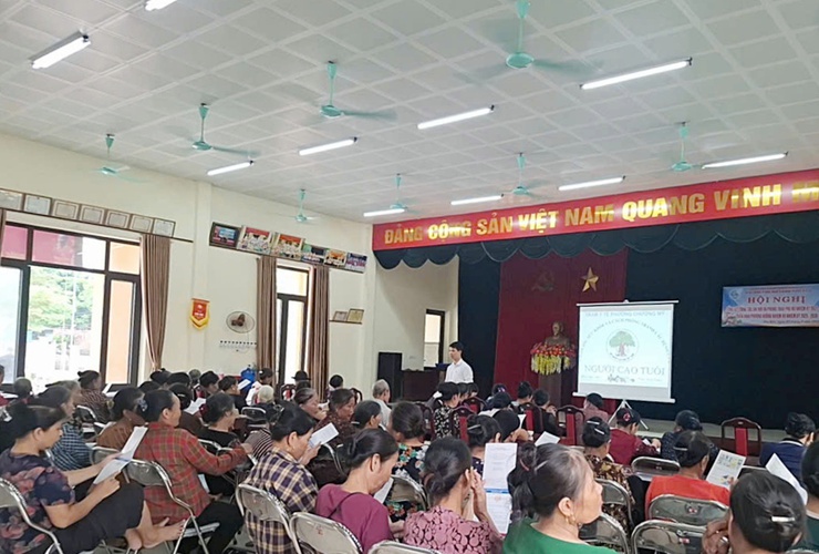 Trạm y tế phường Chương Mỹ tăng cường truyền thông chăm sóc sức khỏe người cao tuổi - Ảnh 2.