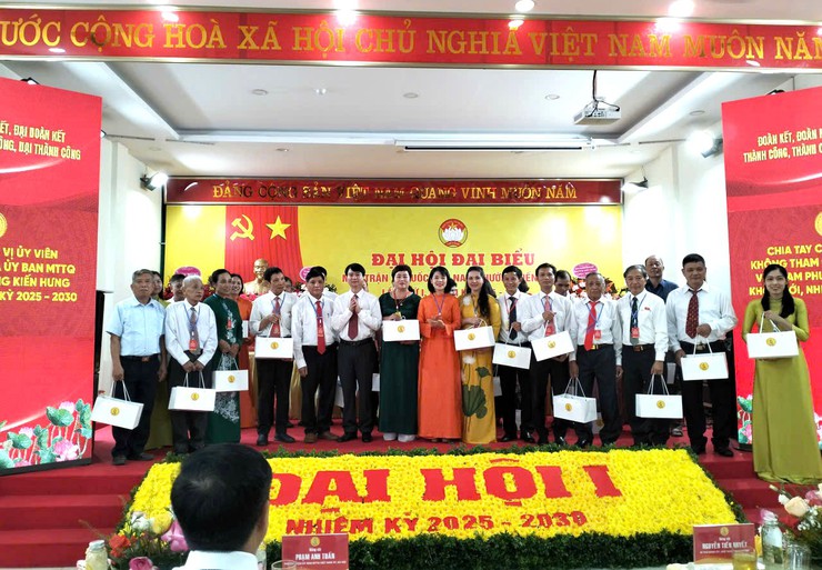 MTTQ Việt Nam phường Kiến Hưng "Phát huy sức mạnh đại đoàn kết toàn dân tộc, đổi mới, sáng tạo, nâng cao chất lượng, hiệu quả hoạt động của Mặt trận Tổ quốc các cấp, xây dựng phường Kiến Hưng ngày càng phát triển, văn minh, hiện đại"- Ảnh 8.