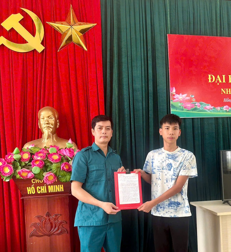 CHÀNG THANH NIÊN TRẺ VIẾT ĐƠN TÌNH NGUYỆN NHẬP NGŨ- Ảnh 1.