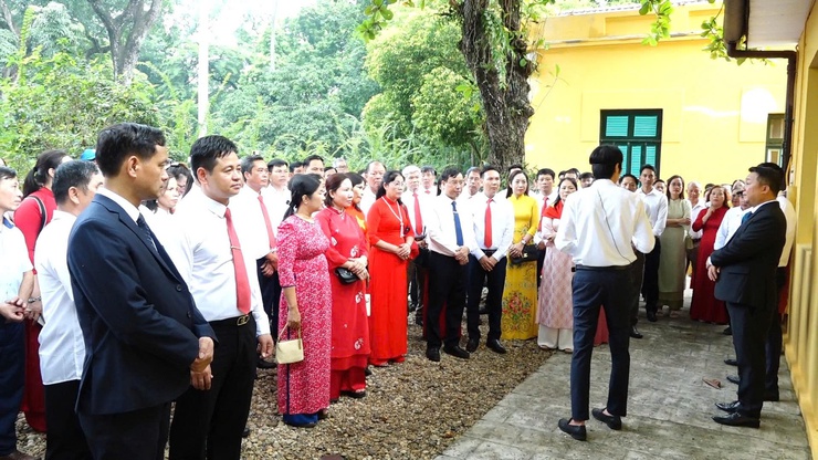 Lễ Báo Công Dâng Bác – Niềm Vinh Dự và Trách Nhiệm của Đảng Bộ, Chính Quyền và Nhân Dân Xã Bình Minh.- Ảnh 5.