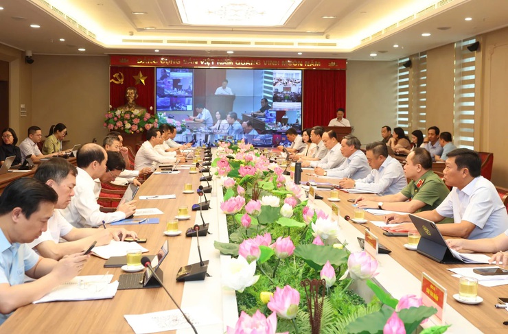 Thành uỷ Hà Nội tổ chức hội nghị đánh giá tình hình triển khai vận hành chính quyền địa phương 2 cấp trên địa bàn Thành phố- Ảnh 1.