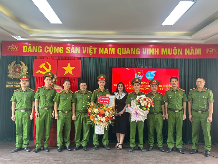 RA MẮT CHI HỘI PHỤ NỮ VÀ ĐOÀN THANH NIÊN CÔNG AN PHƯỜNG VĨNH TUY- Ảnh 3.