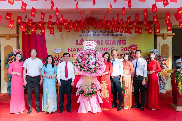 CÁC TRƯỜNG HỌC TRÊN ĐỊA BÀN XÃ TRUNG GIÃ TƯNG BỪNG KHAI GIẢNG NĂM HỌC MỚI 2025-2026- Ảnh 1.