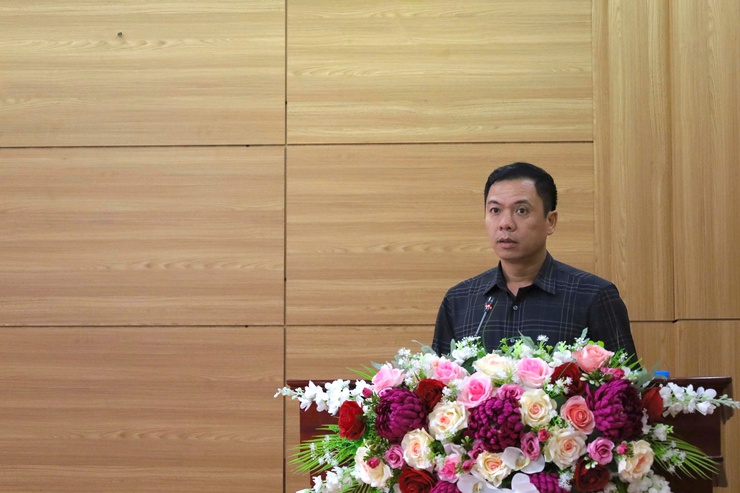 UBND xã Suối Hai đã tổ chức Hội nghị triển khai công tác bầu cử Trưởng thôn nhiệm kỳ 2025–2028.- Ảnh 2.