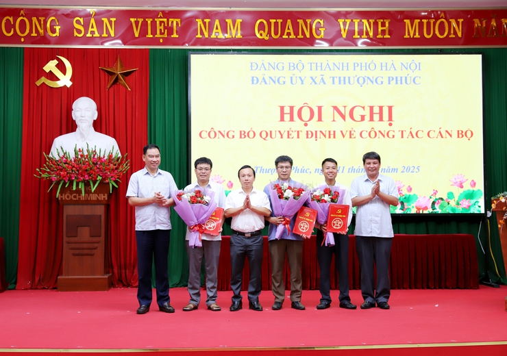 Đảng ủy xã Thượng Phúc tổ chức Hội nghị công bố Quyết định về công tác cán bộ- Ảnh 1.