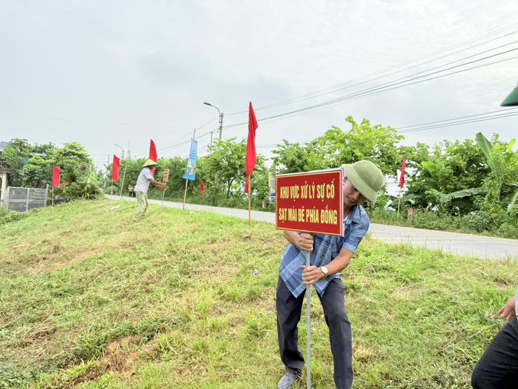 XÃ BA VÌ DIỄN TẬP NÂNG CAO KỸ NĂNG CỘNG ĐỒNG PHÒNG, CHỐNG THIÊN TAI- Ảnh 2.