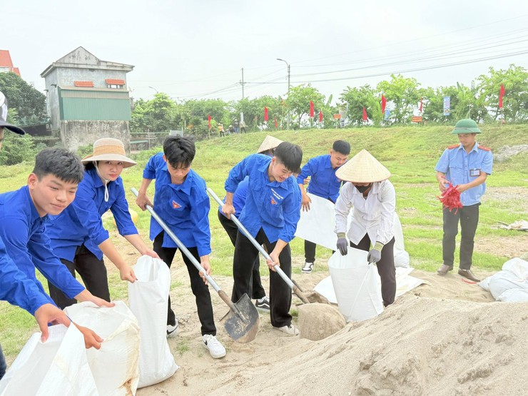 XÃ BA VÌ DIỄN TẬP NÂNG CAO KỸ NĂNG CỘNG ĐỒNG PHÒNG, CHỐNG THIÊN TAI- Ảnh 5.