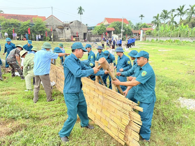 XÃ BA VÌ DIỄN TẬP NÂNG CAO KỸ NĂNG CỘNG ĐỒNG PHÒNG, CHỐNG THIÊN TAI- Ảnh 6.