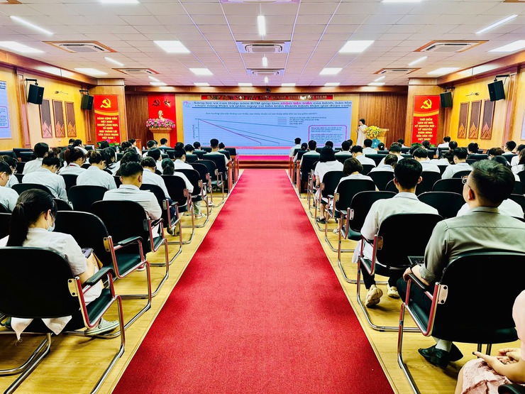 Hội thảo khoa học với chuyên đề: "Tối ưu hóa quy trình tầm soát, chẩn đoán và điều trị bệnh thận mạn"- Ảnh 1.