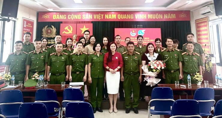 RA MẮT CHI HỘI PHỤ NỮ VÀ ĐOÀN THANH NIÊN CÔNG AN PHƯỜNG VĨNH TUY- Ảnh 4.
