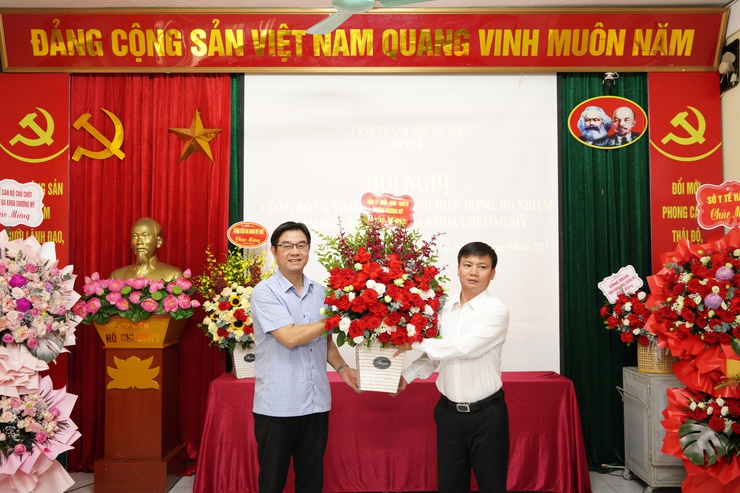 Sở Y tế Hà Nội công bố Quyết định bổ nhiệm Giám đốc Bệnh viện đa khoa Chương Mỹ- Ảnh 2.
