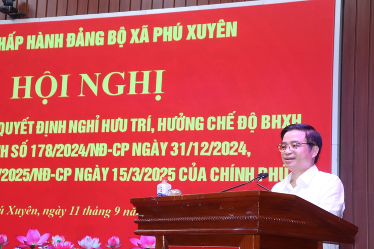 Hội nghị công bố và trao quyết định nghỉ hưu trí, hưởng chế độ BHXH và Nghị định số 178/NĐ – CP ngày 31/12/2024, Nghị định số 67/NĐ – CP ngày 15/3/2025 của Chính phủ.- Ảnh 3.
