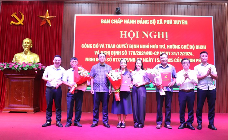 Hội nghị công bố và trao quyết định nghỉ hưu trí, hưởng chế độ BHXH và Nghị định số 178/NĐ – CP ngày 31/12/2024, Nghị định số 67/NĐ – CP ngày 15/3/2025 của Chính phủ.- Ảnh 4.