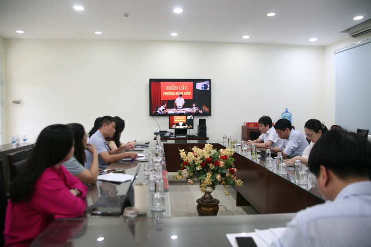 Đảng ủy phường Kiến Hưng tổ chức tiếp sóng trực tuyến từ điểm cầu Thành phố Hội nghị đánh giá tình hình triển khai vận hành mô hình chính quyền địa phương 02 cấp trên địa bàn thành phố- Ảnh 2.