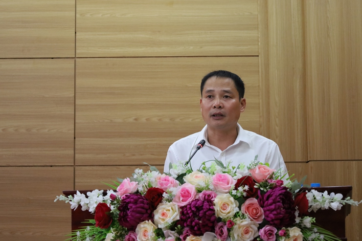UBND xã Suối Hai đã tổ chức Hội nghị triển khai công tác bầu cử Trưởng thôn nhiệm kỳ 2025–2028.- Ảnh 3.