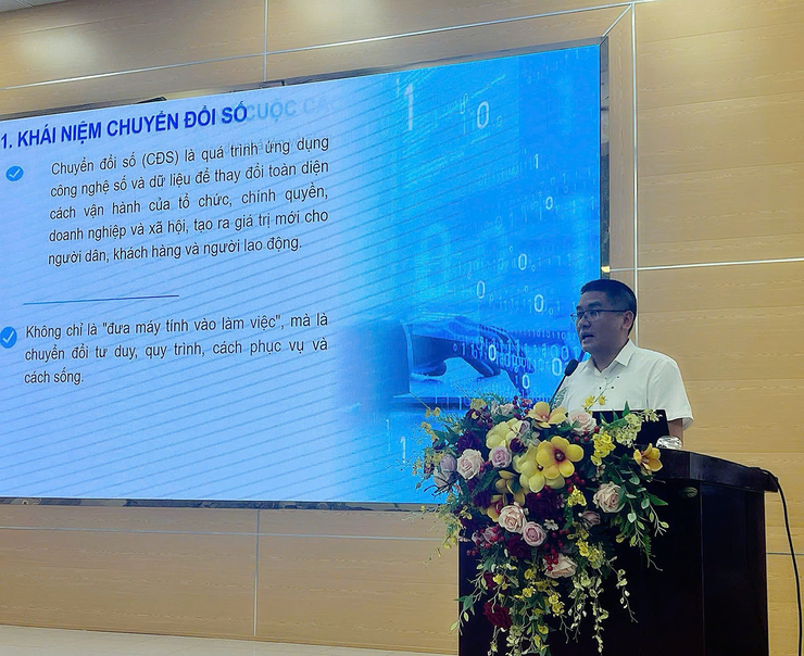 Chuỗi hoạt động triển khai thực hiện Chỉ thị 11 của UBND Thành phố Hà Nội, lan tỏa sâu rộng phong trào “Bình dân học vụ số” đến từng tổ dân phố, hộ gia đình- Ảnh 1.