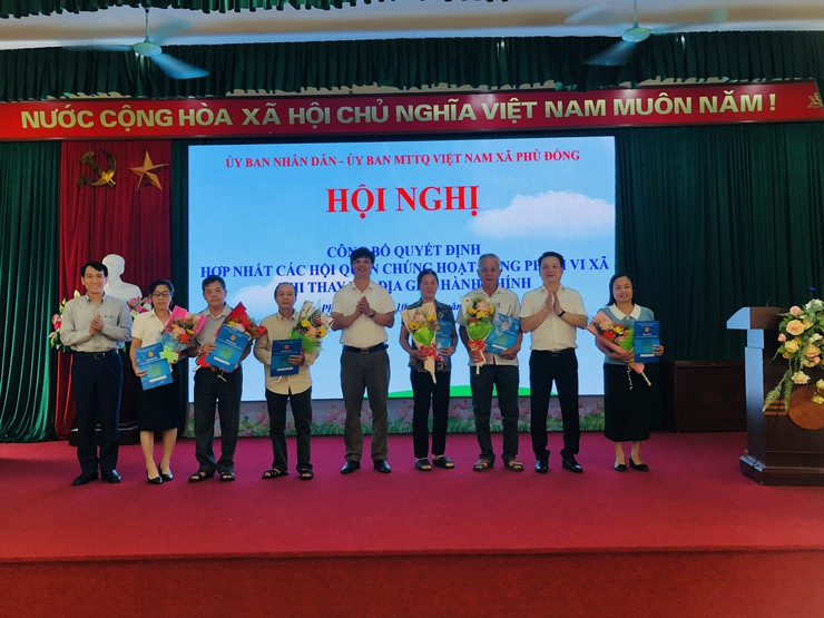 Hội nghị Công bố các quyết định hợp nhất các hội quần chúng hoạt động phạm vi xã khi thay đổi địa giới hành chính- Ảnh 2.