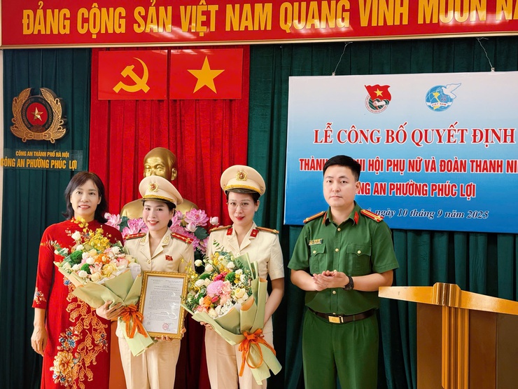 Công an phường Phúc Lợi tổ chức Lễ công bố Quyết định thành lập 
Chi hội phụ nữ và Đoàn thanh niên Công an phường
- Ảnh 2.