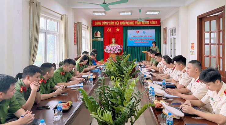 Công an phường Phúc Lợi tổ chức Lễ công bố Quyết định thành lập 
Chi hội phụ nữ và Đoàn thanh niên Công an phường
- Ảnh 1.
