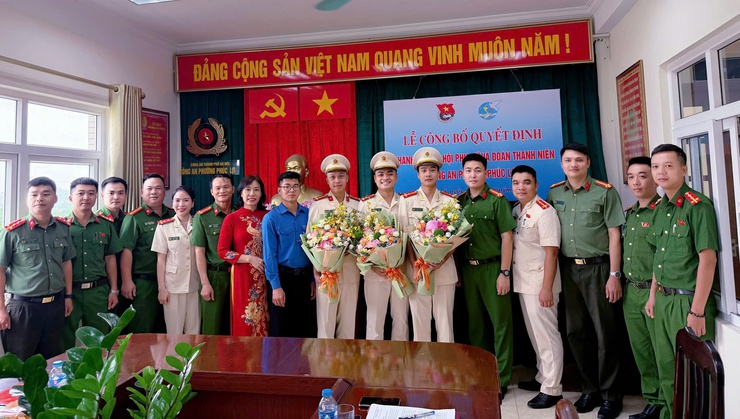 Công an phường Phúc Lợi tổ chức Lễ công bố Quyết định thành lập 
Chi hội phụ nữ và Đoàn thanh niên Công an phường
- Ảnh 4.