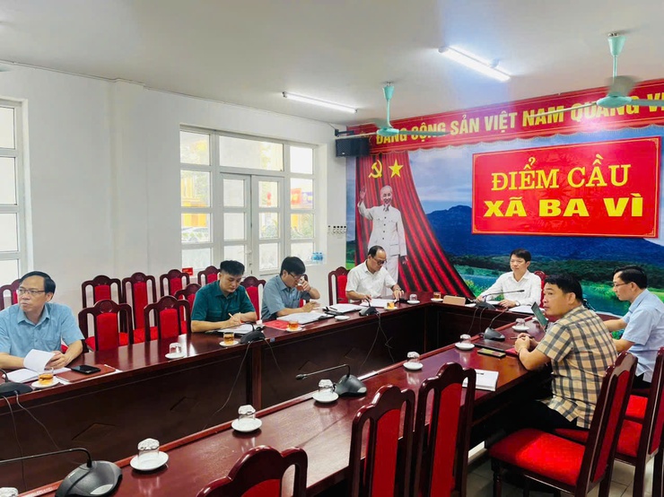 HỘI NGHỊ TRỰC TUYẾN ĐÁNH GIÁ TÌNH HÌNH TRIỂN KHAI VẬN HÀNH MÔ HÌNH CHÍNH QUYỀN ĐỊA PHƯƠNG HAI CẤP TRÊN ĐỊA BÀN THÀNH PHỐ.- Ảnh 2.