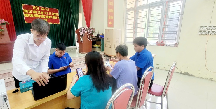 UBND xã Ứng Thiên triển khai kế hoạch 45 ngày hỗ trợ chuyển đổi số- Ảnh 3.