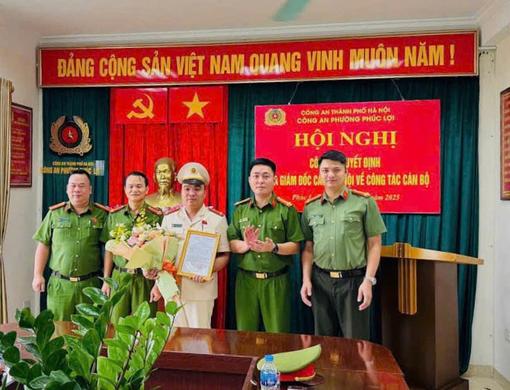 Công an phường Phúc Lợi công bố quyết định của Công an Thành phố về điều động cán bộ 
- Ảnh 3.