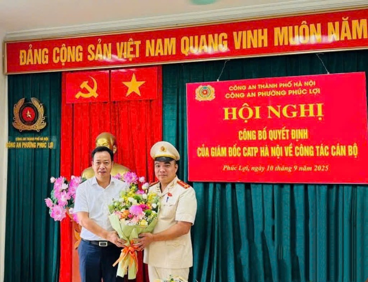 Công an phường Phúc Lợi công bố quyết định của Công an Thành phố về điều động cán bộ 
- Ảnh 2.
