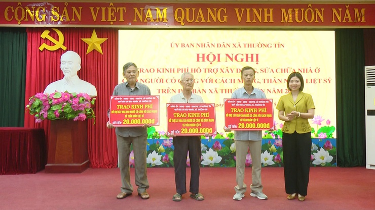 Xã Thường Tín: 9 hộ gia đình người có công được trao kinh phí xây, sửa nhà ở- Ảnh 1.