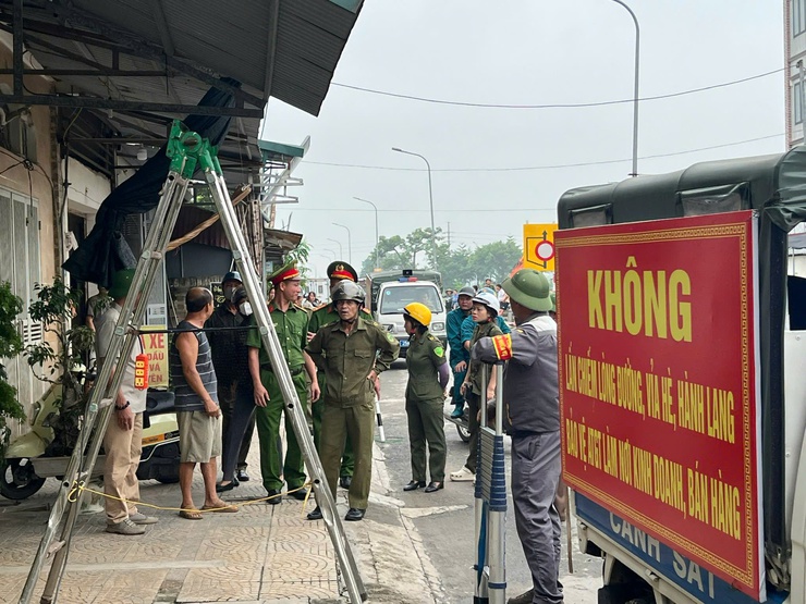 Tam Hưng tăng cường công tác quản lý trật tự đô thị, đất đai và bảo vệ môi trường- Ảnh 1.