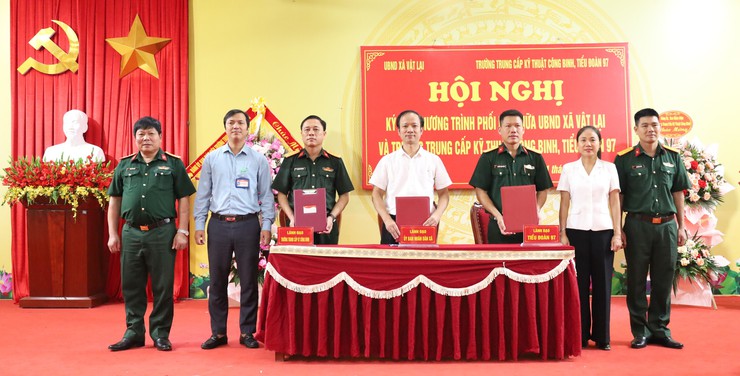 Hội nghị ký kết chương trình phối hợp giữa UBND xã Vật Lại với các đơn vị Quân đội trên địa bàn xã- Ảnh 8.
