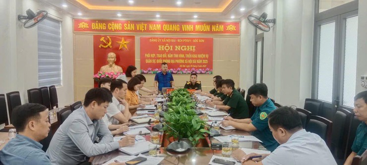 BAN CHỈ HUY PHÒNG THỦ KHU VỰC I – SÓC SƠN LÀM VIỆC NẮM TÌNH HÌNH, TRAO ĐỔI THÔNG TIN VỚI THƯỜNG TRỰC ĐẢNG ỦY XÃ NỘI BÀI- Ảnh 1.