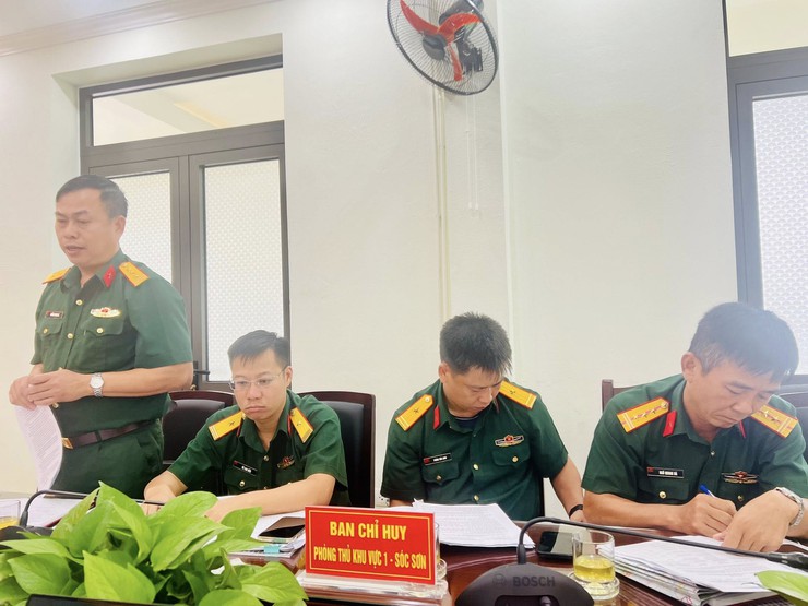 BAN CHỈ HUY PHÒNG THỦ KHU VỰC I – SÓC SƠN LÀM VIỆC NẮM TÌNH HÌNH, TRAO ĐỔI THÔNG TIN VỚI THƯỜNG TRỰC ĐẢNG ỦY XÃ NỘI BÀI- Ảnh 2.
