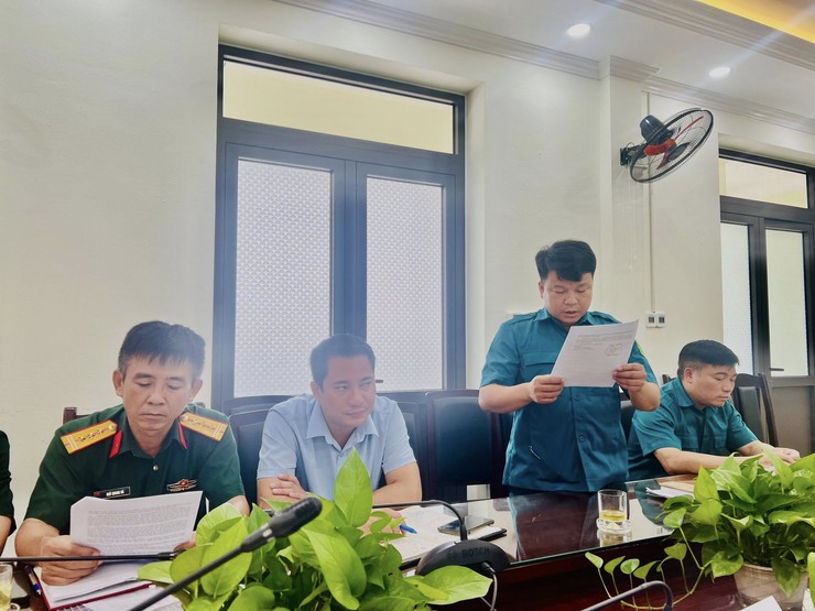 BAN CHỈ HUY PHÒNG THỦ KHU VỰC I – SÓC SƠN LÀM VIỆC NẮM TÌNH HÌNH, TRAO ĐỔI THÔNG TIN VỚI THƯỜNG TRỰC ĐẢNG ỦY XÃ NỘI BÀI- Ảnh 3.