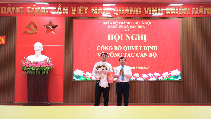 Hội nghị công bố và trao quyết định bổ nhiệm Chánh Văn phòng Đảng ủy xã Dân Hòa- Ảnh 1.