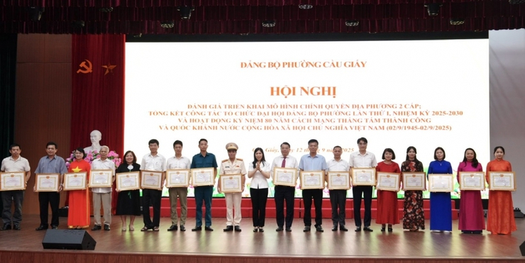 Cấp uỷ, chính quyền phường Cầu Giấy ngày càng gần dân, sát dân- Ảnh 4.