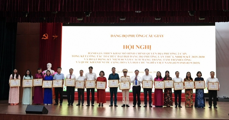 Cấp uỷ, chính quyền phường Cầu Giấy ngày càng gần dân, sát dân- Ảnh 3.