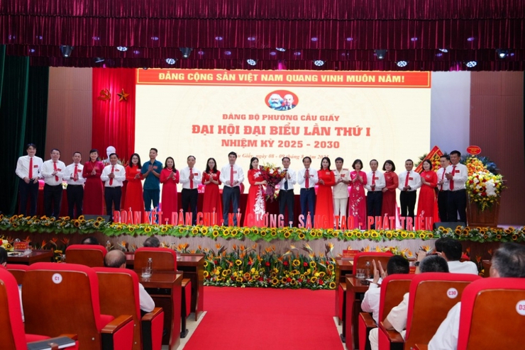 Phường Cầu Giấy đưa Nghị quyết Đại hội Đảng đến cán bộ, đảng viên- Ảnh 1.