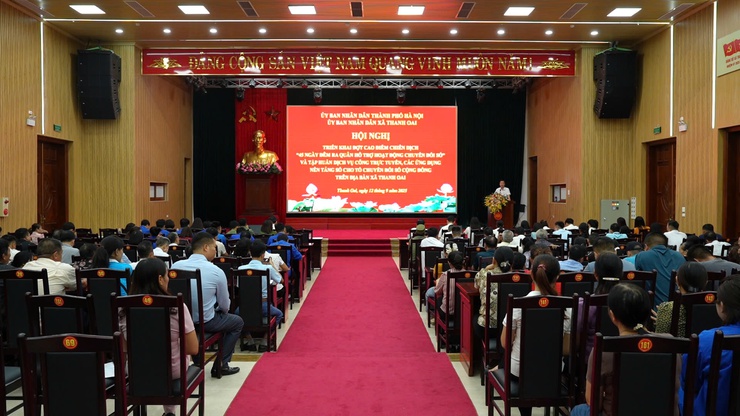 Xã Thanh Oai tăng tốc chiến dịch "45 ngày đêm ra quân hỗ trợ hoạt động chuyển đổi số"- Ảnh 1.