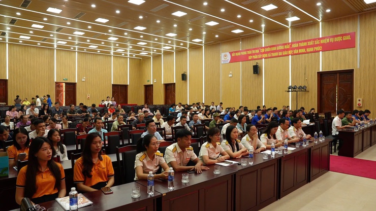 Xã Thanh Oai tăng tốc chiến dịch "45 ngày đêm ra quân hỗ trợ hoạt động chuyển đổi số"- Ảnh 2.