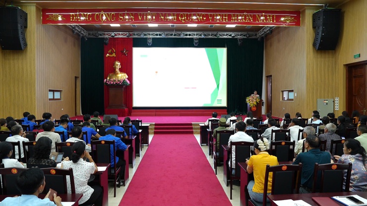 Xã Thanh Oai tăng tốc chiến dịch "45 ngày đêm ra quân hỗ trợ hoạt động chuyển đổi số"- Ảnh 4.