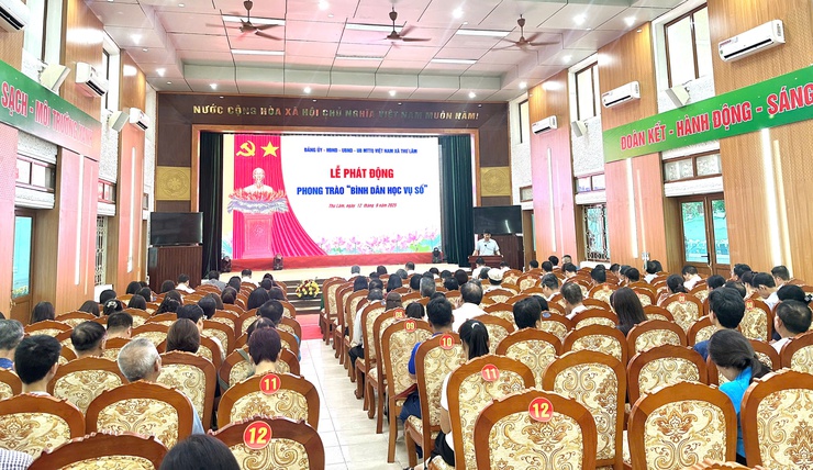 Thư Lâm tổ chức Lễ phát động phong trào "Bình dân học vụ số" và triển khai Ứng dụng công nghệ AI trong trường học năm học 2025-2026- Ảnh 1.
