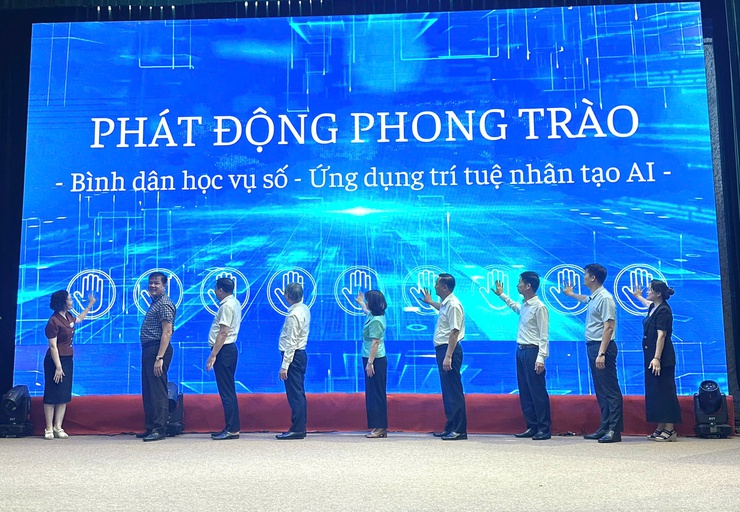 Thư Lâm tổ chức Lễ phát động phong trào "Bình dân học vụ số" và triển khai Ứng dụng công nghệ AI trong trường học năm học 2025-2026- Ảnh 11.