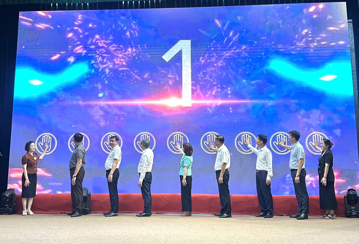 Thư Lâm tổ chức Lễ phát động phong trào "Bình dân học vụ số" và triển khai Ứng dụng công nghệ AI trong trường học năm học 2025-2026- Ảnh 10.